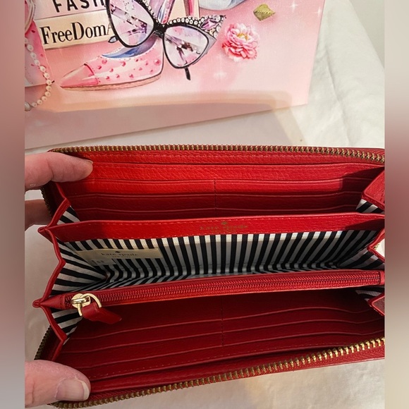 Kate Spade  Vintage and Gorgeous zip around wallet red and gold hardware - Picture 6 of 12